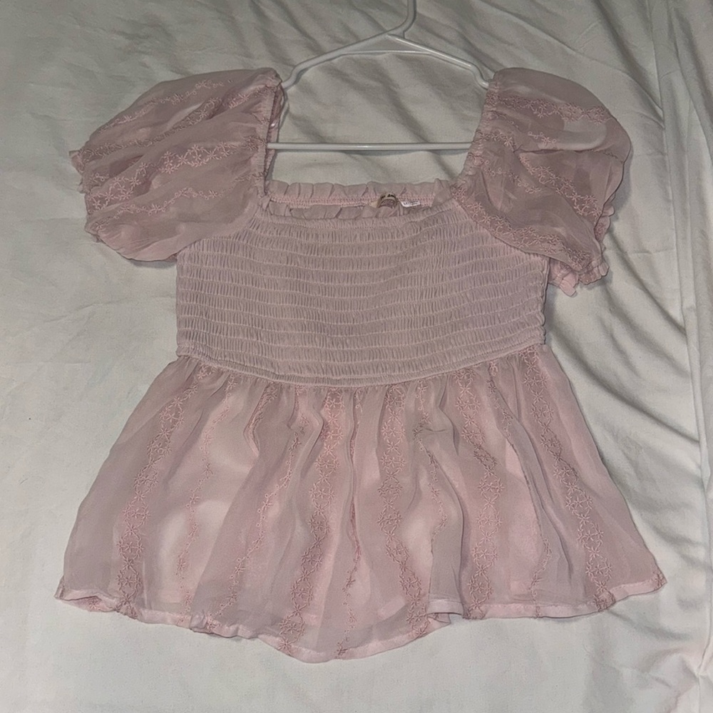 Francesca's Collections Puff Sleeve Smocked Peplum Top in Light Pink